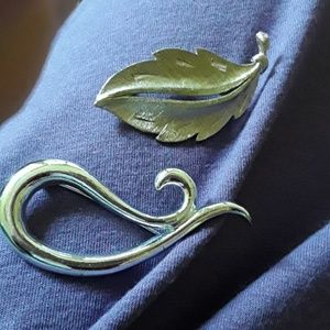 Retro, vintage Silver tone brooches